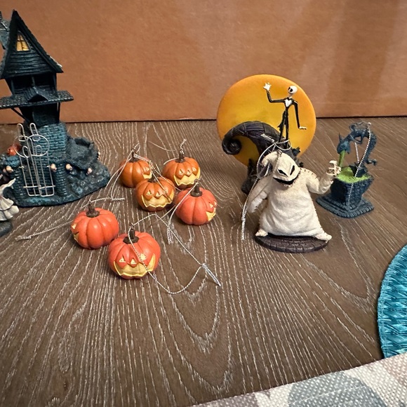 Nightmare Before Christmas Tree and ornaments from Bradford Exchange - Picture 8 of 9